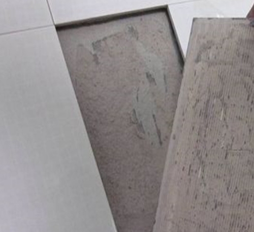 省直辖县瓷砖空鼓维修公司分享瓷砖铺贴时如果打浆（即涂抹在瓷砖背面和基层上的砂浆或瓷砖胶）过少，会带来以下问题